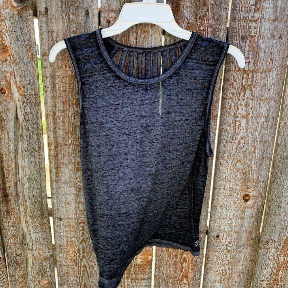 Blouse sleeveless thin round neck black